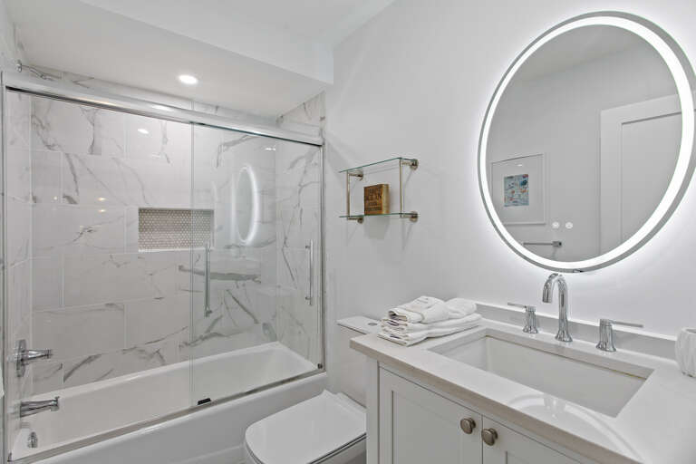 24-Beachside-Condo-7-Guest-Bathroom