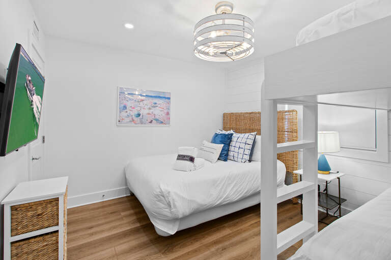 24-Beachside-Condo-7-Guest-Bedroom-Alt