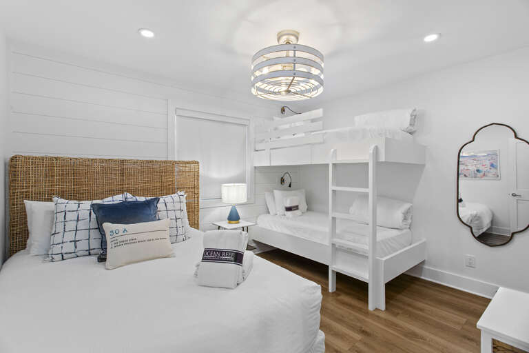 24-Beachside-Condo-7-Guest-Bedroom
