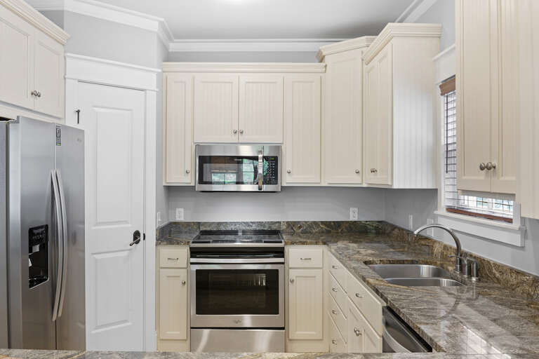 23-Grayt-Expectations-Kitchen-Alt 23-Grayt-Expectations-Kitchen-Alt