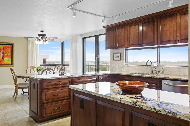 23-Mainsail-384-Kitchen-Alt