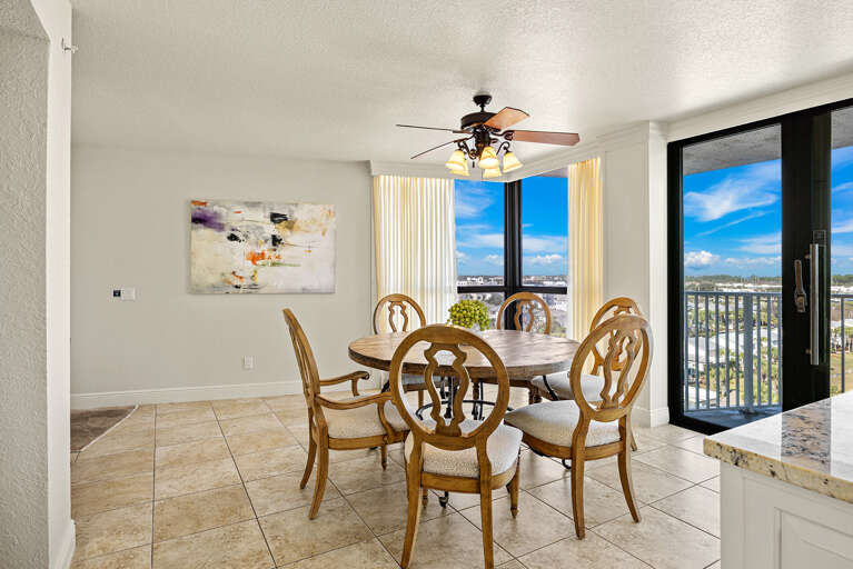 Mainsail 384 Dining Alt