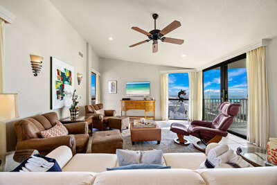 Mainsail 384 Living Room