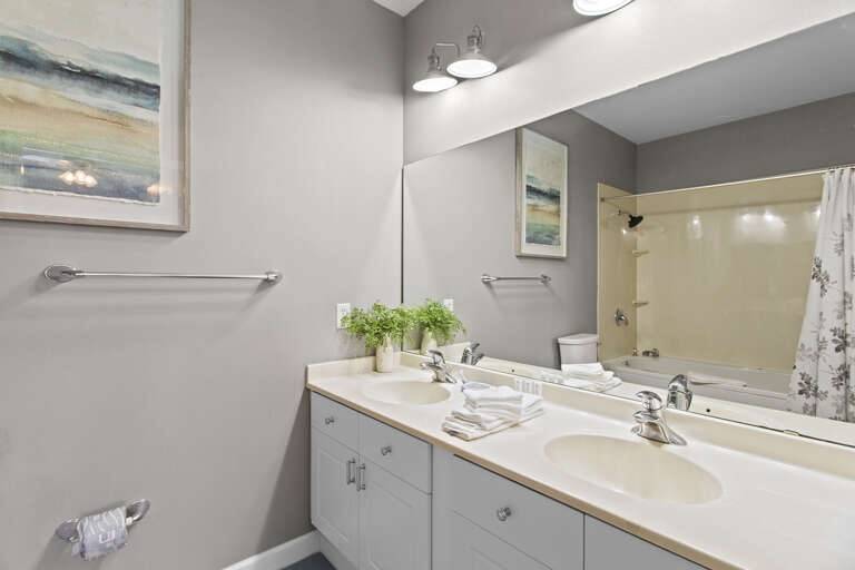 24-Emerald-Waters-206-Primary-Bathroom