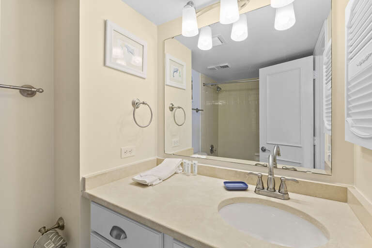 23-Mainsail-272-Guest-Bathroom-2