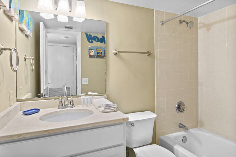 23-Mainsail-272-Guest-Bathroom