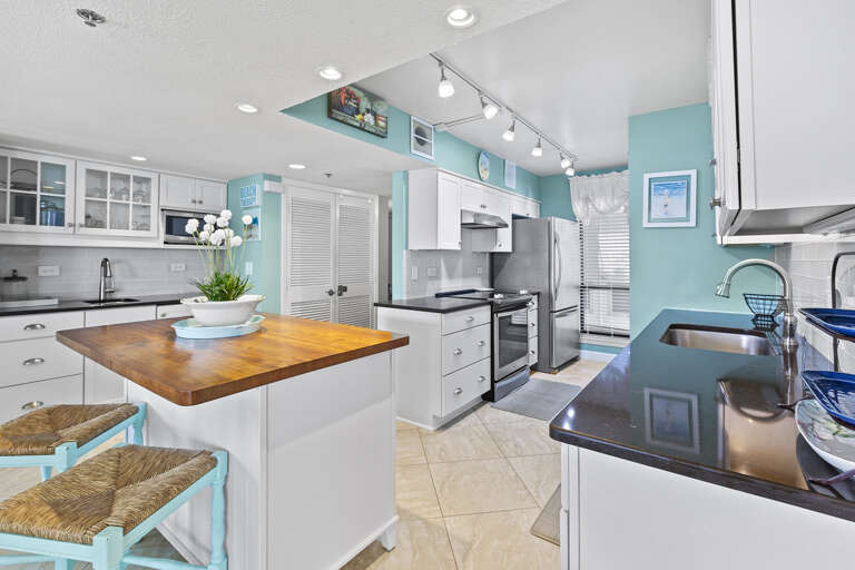 23-Mainsail-272-Kitchen