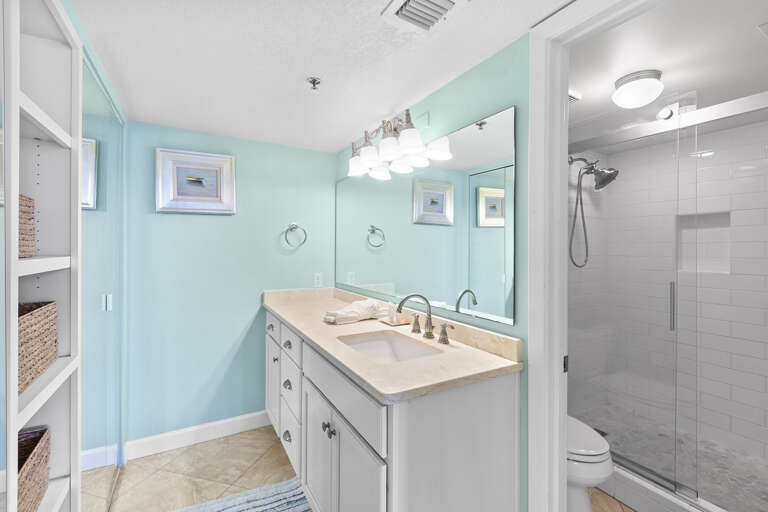 23-Mainsail-272-Primary-Bathroom