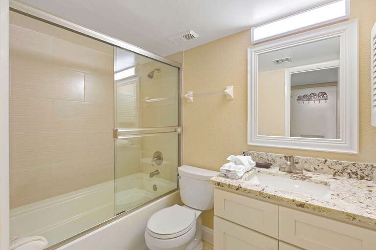 Mainsail 178 Guest Bathroom