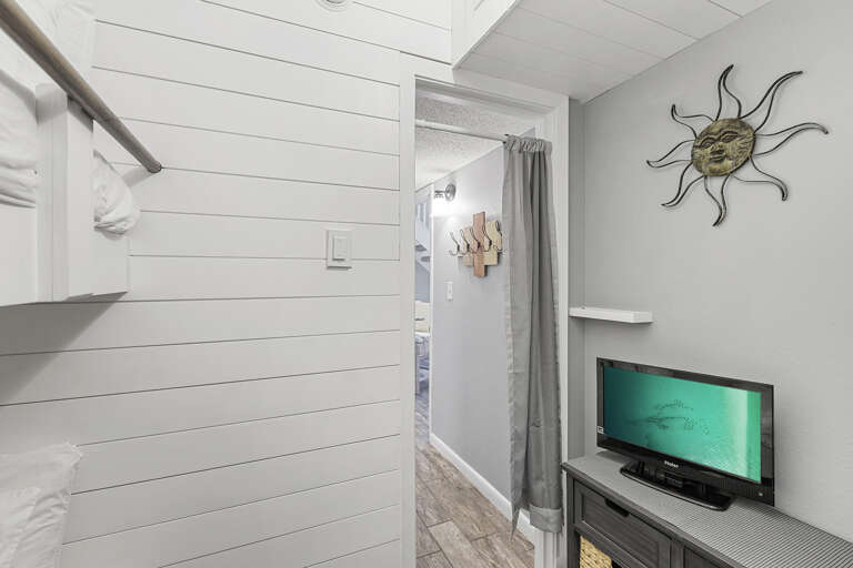 Sea Cabins 9B Bunks Alt Sea Cabins 9B Bunks Alt