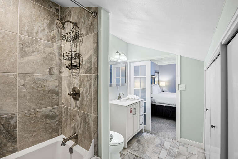 Sea Cabins 9B Primary Bathroom