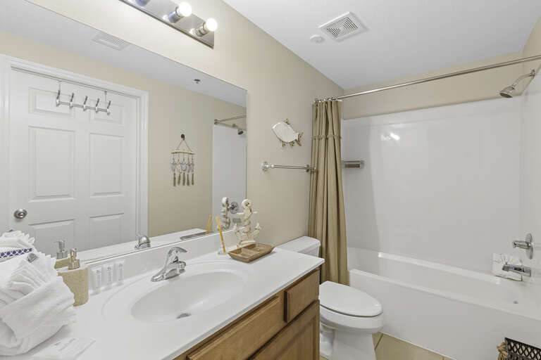 23-Ariel-Dunes-II-1002-Guest-Bathroom