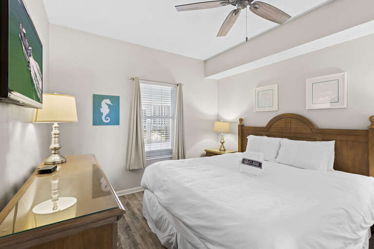 23-Majestic-Sun-608B-Bedroom