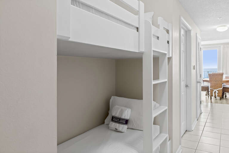 23-Majestic-Sun-608B-Bunk-Nook