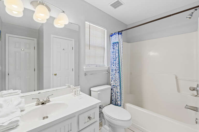 23-Tipsy-Marlin-Bathroom