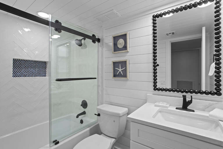 08-Mainsail-162-Guest-Bathroom 08-Mainsail-162-Guest-Bathroom