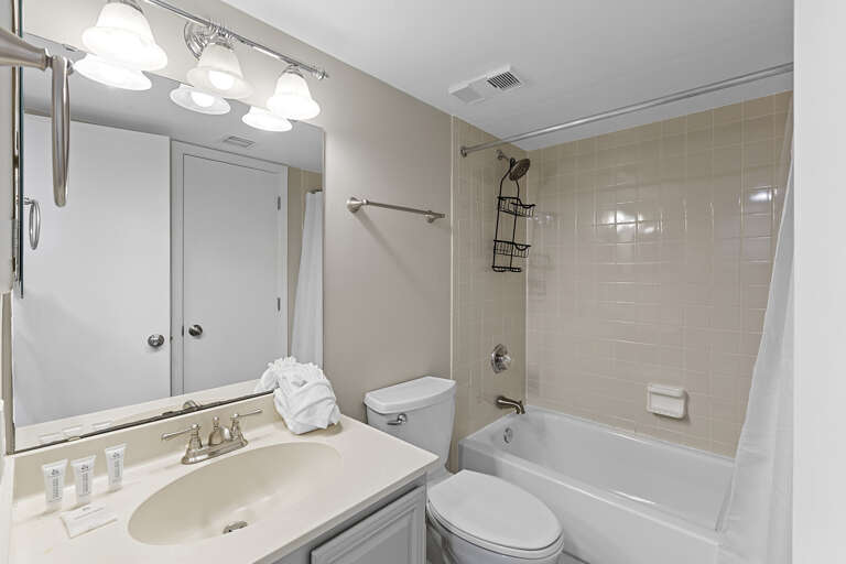 23-Mainsail-423-Guest-Bath 23-Mainsail-423-Guest-Bath