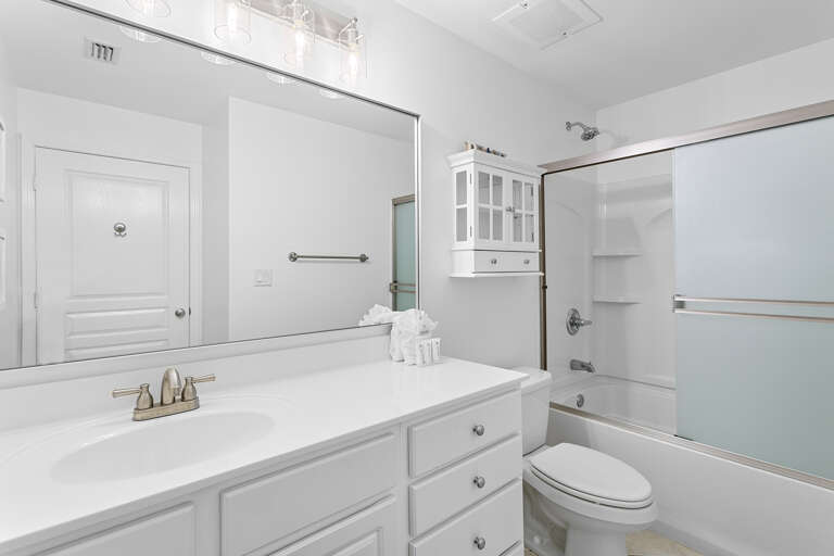 06-Beach-Resort-508-Primary-Bathroom 06-Beach-Resort-508-Primary-Bathroom