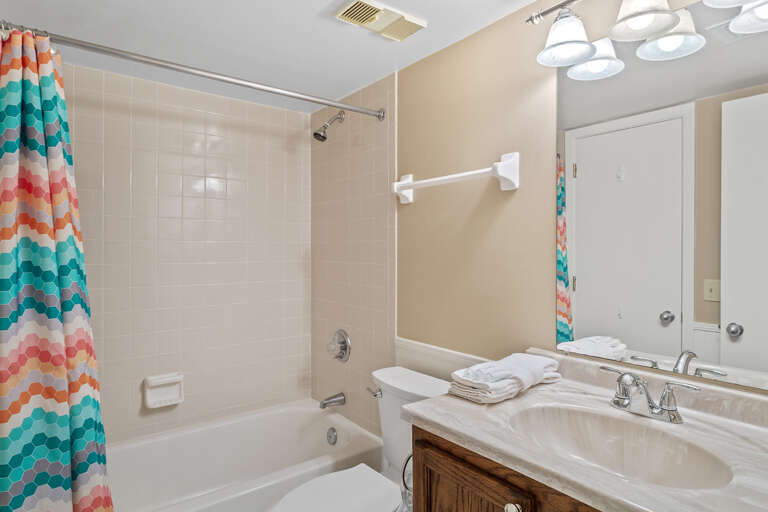 23-Mainsail-216-Guest-Bathroom