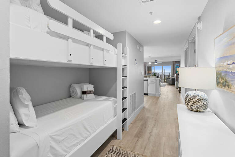 23-Amalfi-Coast-416B-Bunk-Nook