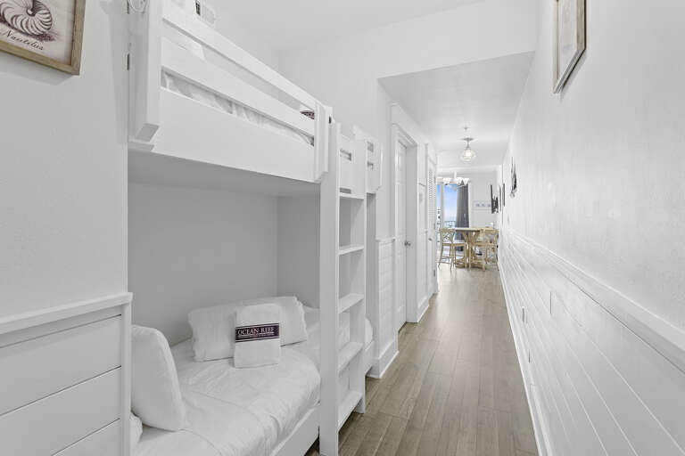 23-Majestic-Sun-406A-Bunk-Nook