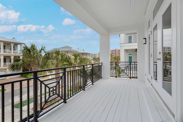 24-Paradise-Pointe-Guest-Balcony-Alt