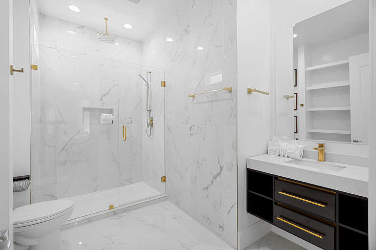 24-Paradise-Pointe-Guest-Bathroom-3