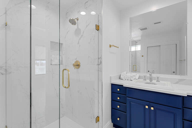 24-Paradise-Pointe-Guest-Bathroom-4