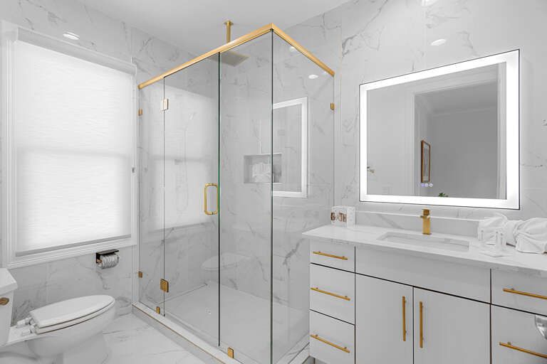 24-Paradise-Pointe-Guest-Bathroom