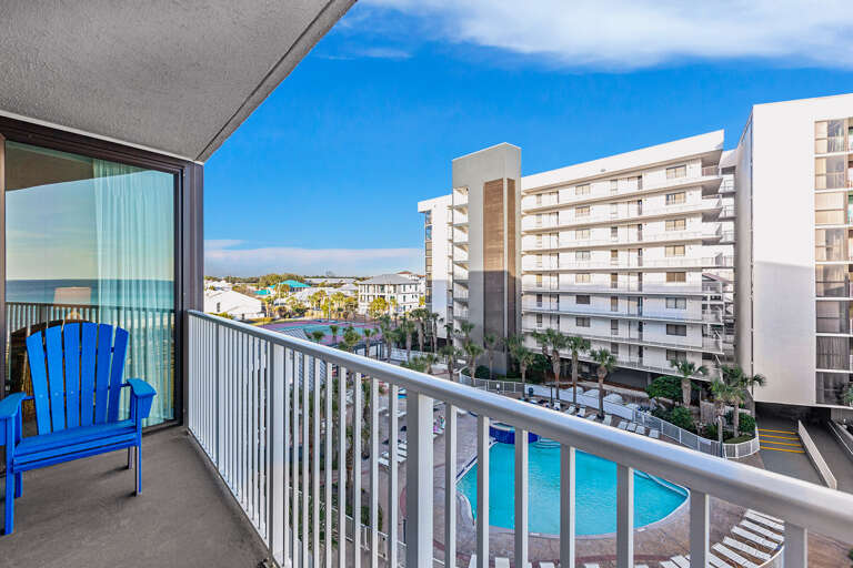 Mainsail 247 Balcony View Alt
