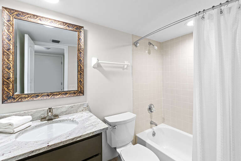 Mainsail 247 Guest Bathroom