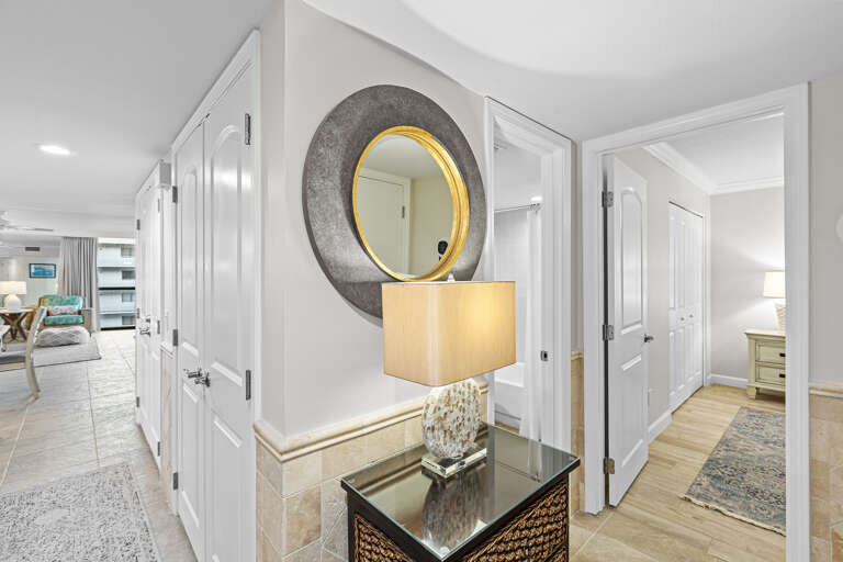 Mainsail 247 Hallway