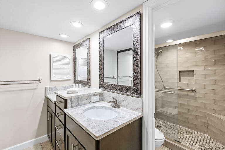 Mainsail 247 Master Bathroom
