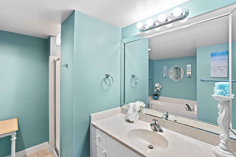 23-Sterling-Shores-1001-Guest-Bathroom