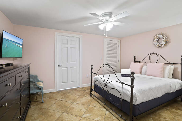 23-Sterling-Shores-1001-Guest-Bedroom-2