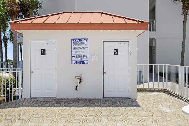 23-Crystal-View-Pool-Bath