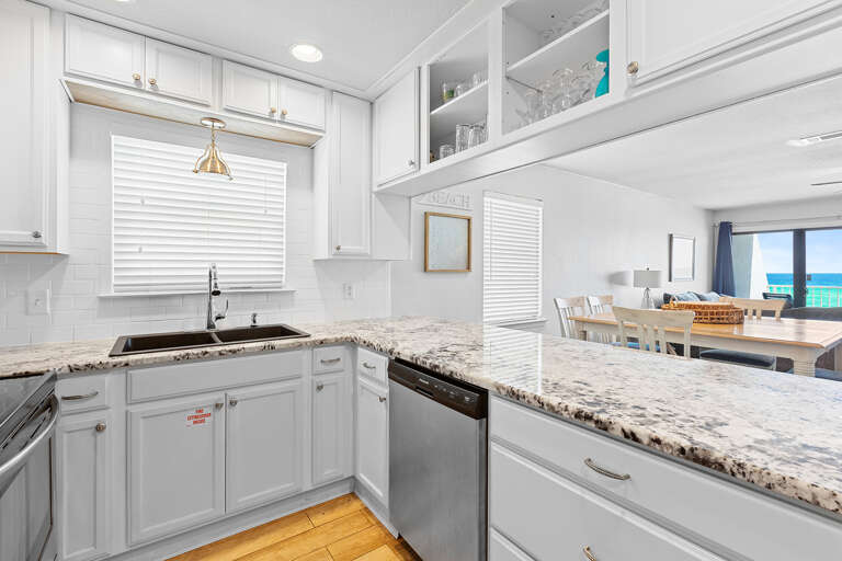 05-Townhomes-at-Crystal-Beach-Kitchen-ALT