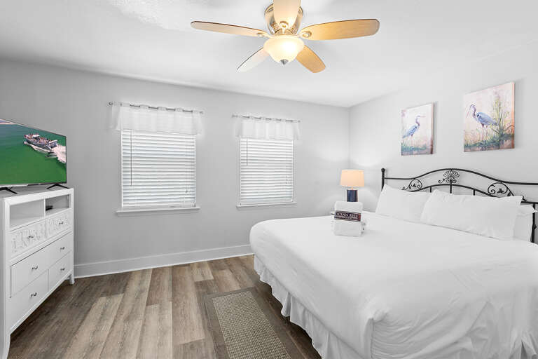 11-Townhomes-at-Crystal-BeachGuest-Bedroom-2