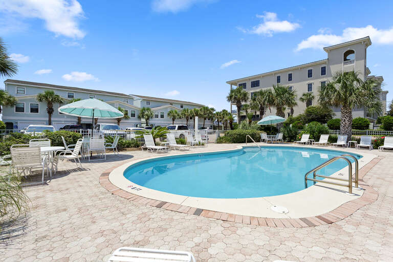 23-Townhomes-at-Crystal-Beach-Pool-Alt
