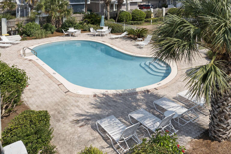 23-Townhomes-at-Crystal-Beach-Pool