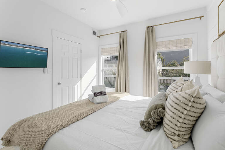 23-Without-A-Doubt-Guest-Bedroom-Alt