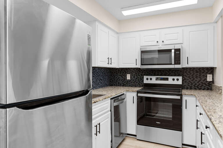 24-Huntington-by-the-Sea-106-Kitchen-Alt