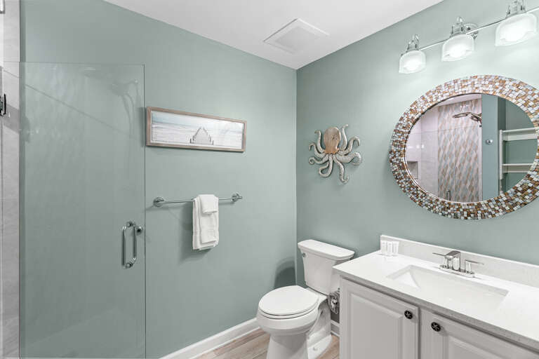 Beach Resort 402 Guest Bathroom