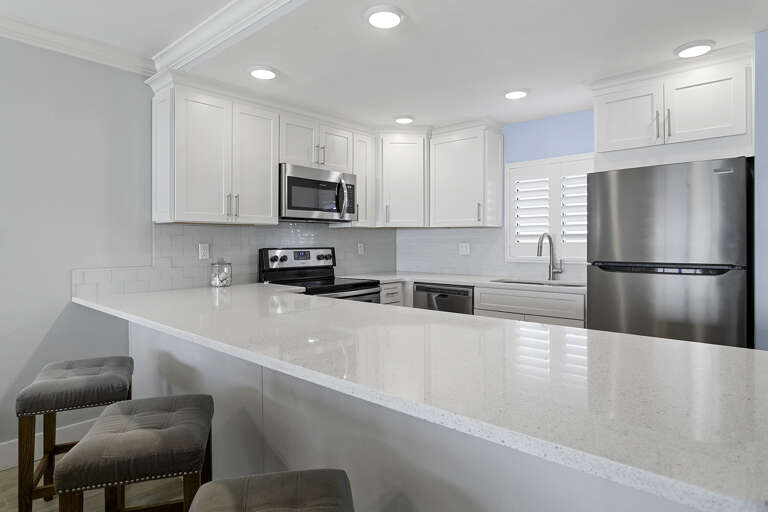 23-Huntington-By-The-Sea-404-Kitchen