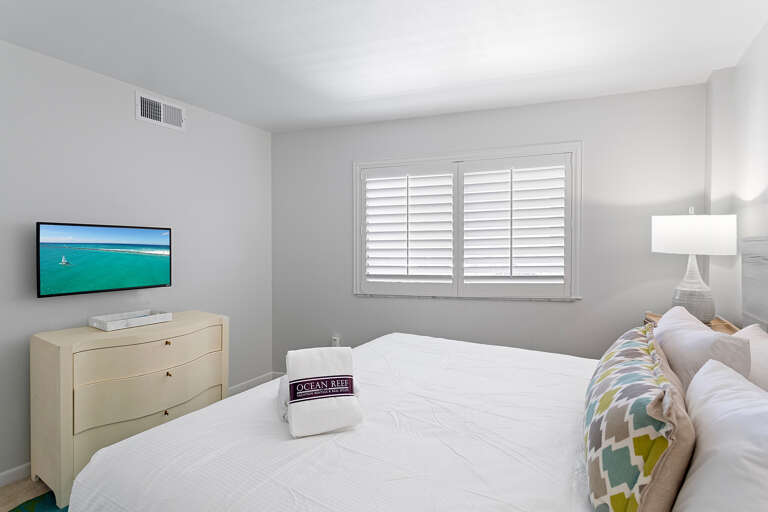 24-Mainsail-158-Guest-Bedroom