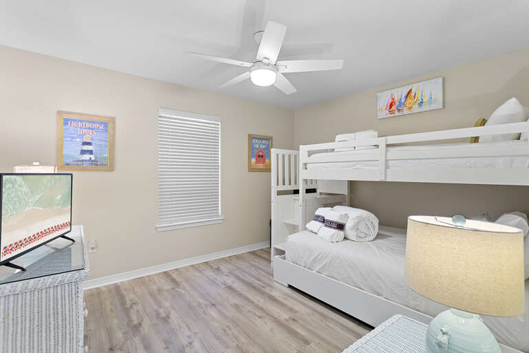 Sea Breeze Cottage Bunk Room