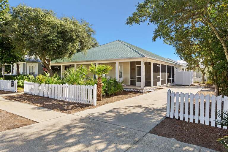 Sea Breeze Cottage Driveway