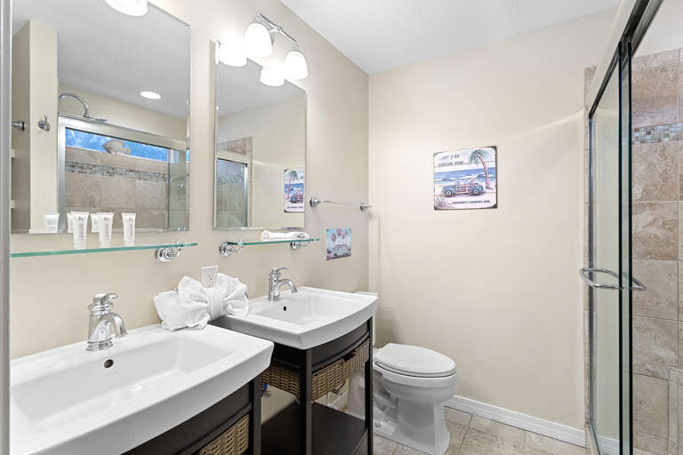 Sea Breeze Cottage Guest Bathroom