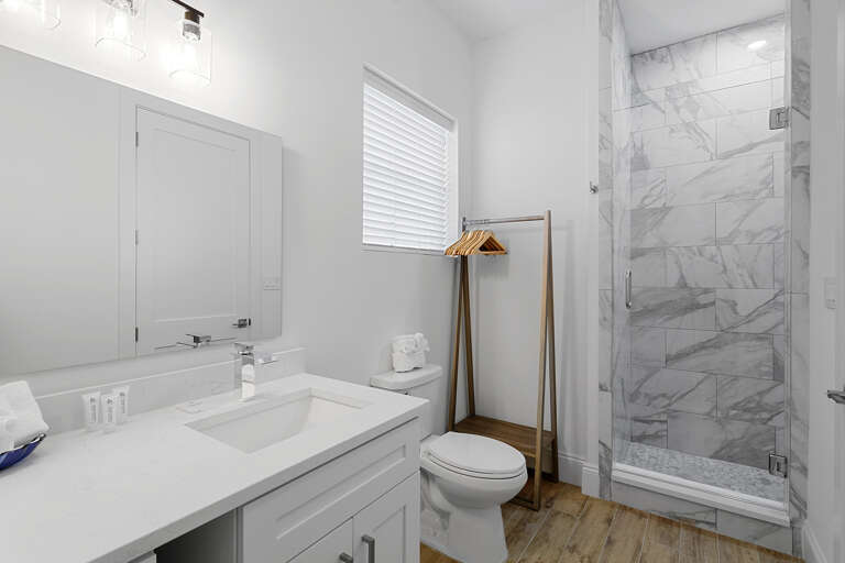 24-Sandcastle-on-Camelot-Guest-Bathroom-4