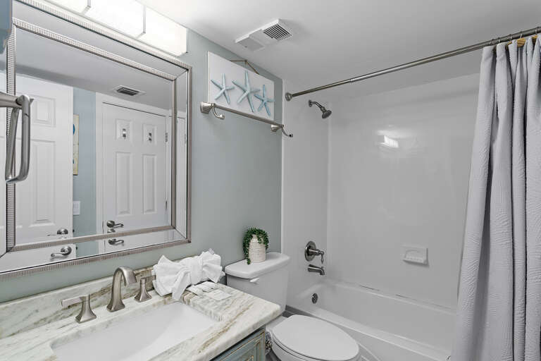 24-Mainsail-433-Guest-Bathroom